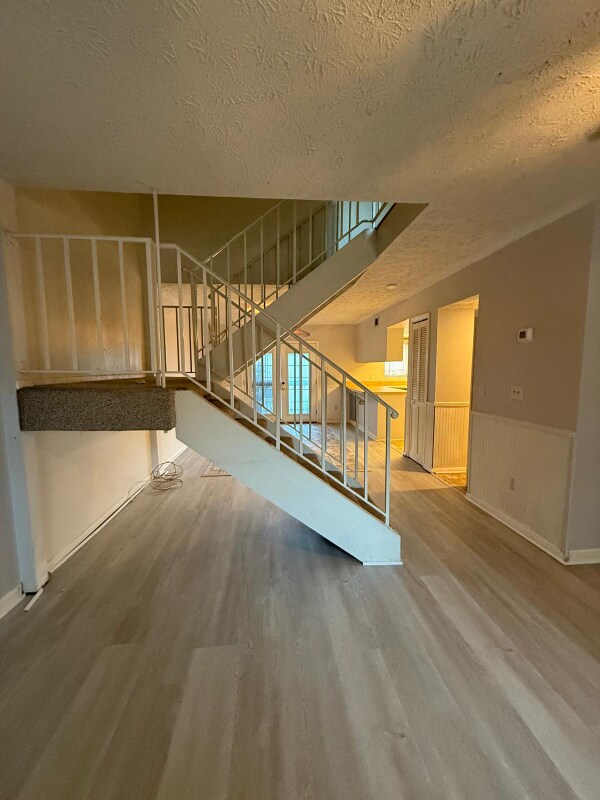 Building Photo - 8150 Sutton Pl E