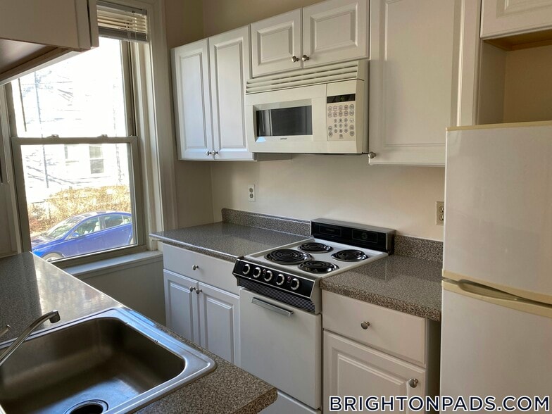 Building Photo - 15 Colborne Rd