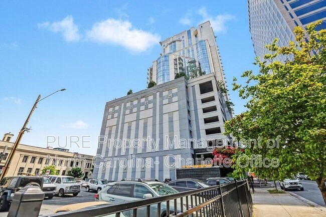 Building Photo - 333 W Trade St