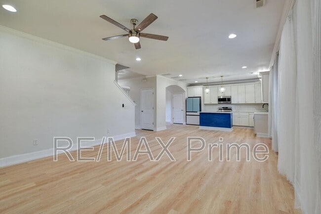 Building Photo - 8028 Glade Rd