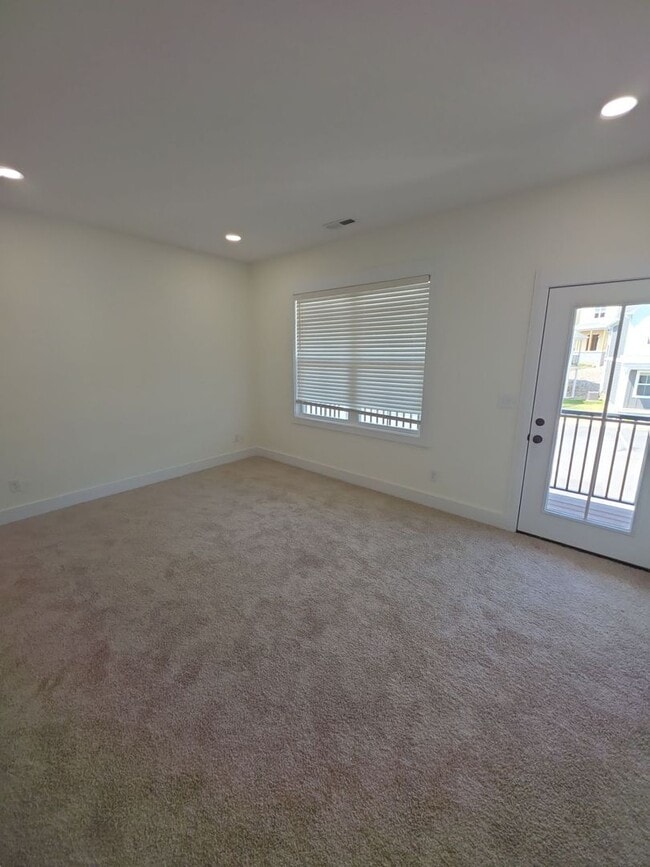 Building Photo - 3-Bedroom Highbury Townhome with Pool and Pickleball Court