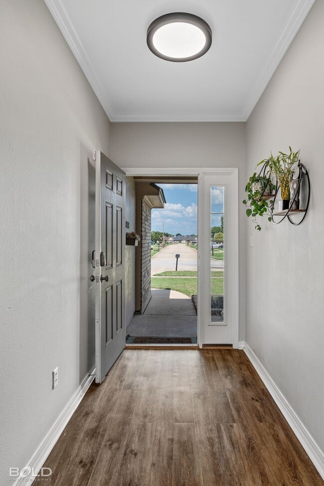 Building Photo - Check Out this 4 bed 2 bath