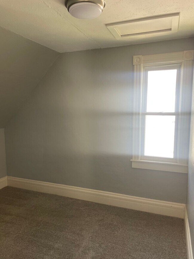 Building Photo - 10 1st Street