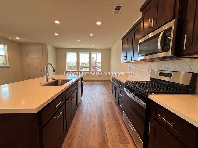 Building Photo - 1150 Little Ln