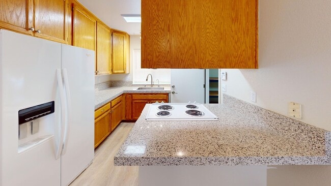 Building Photo - Nicely updated 2x2 Santa Rosa Home