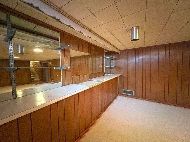 Building Photo - 4 Bedroom, 2 Bathroom Brick Ranch Home For Lease in Peoria, IL