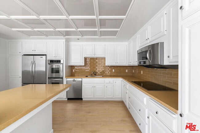 Building Photo - 10550 Wilshire Blvd