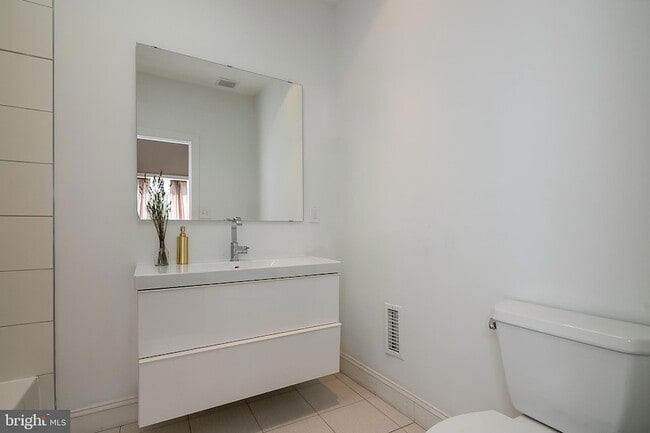 Building Photo - 2030 Flagler Pl NW