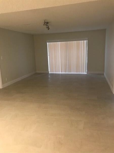 Building Photo - 4216 Inverrary Blvd