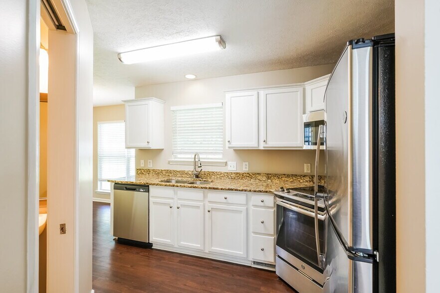 Building Photo - 131 Braxton Ln E