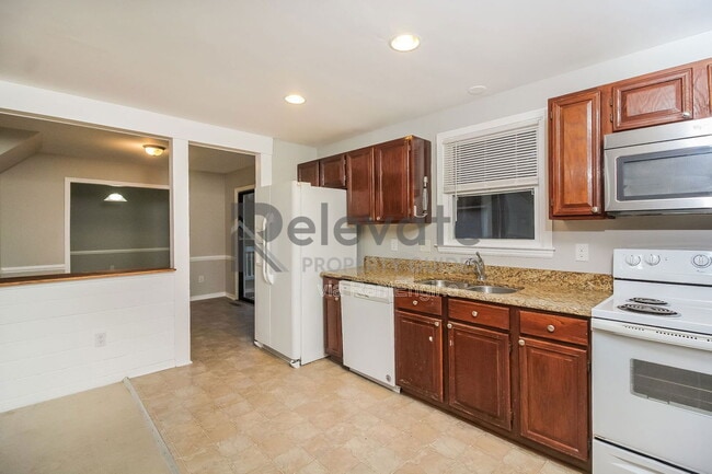 Building Photo - 8247 Fourscore Dr