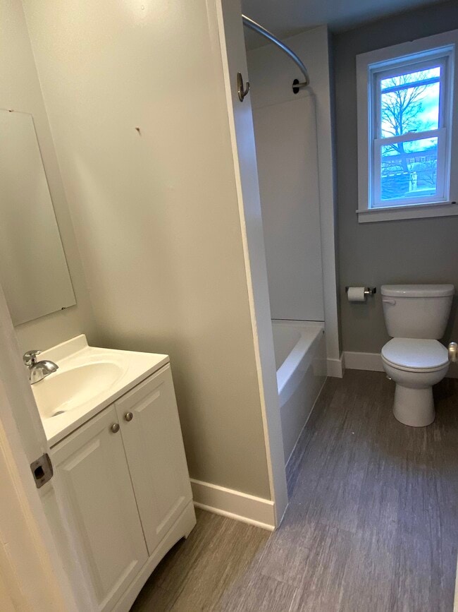 Building Photo - 123 Magnolia St