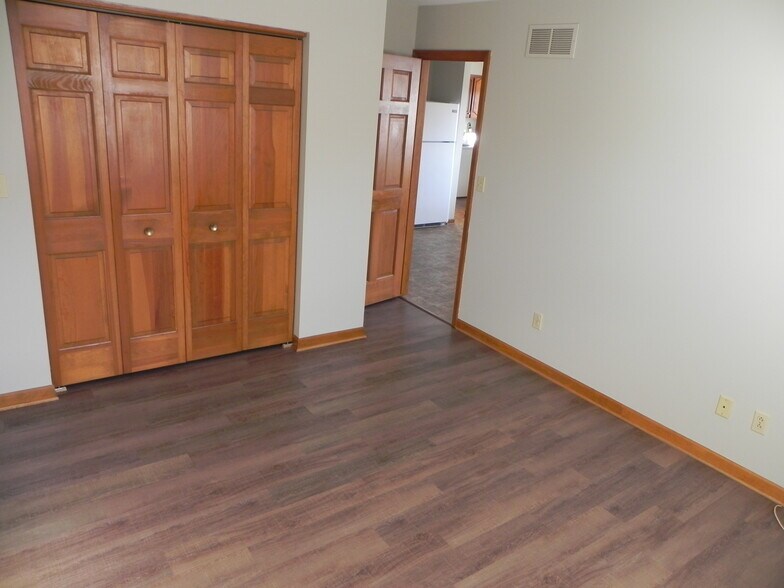 Building Photo - 1353 Lakeview Ave