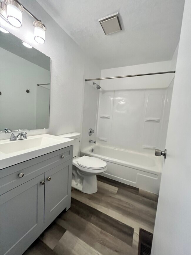 Building Photo - 507 Tindall Ave