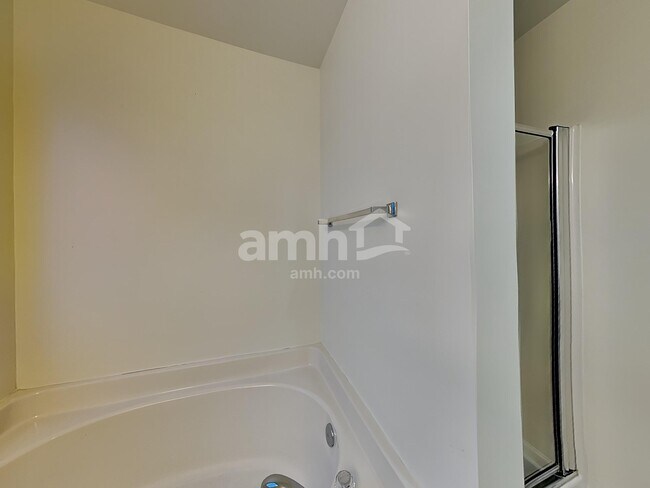 Building Photo - 5 Silverbrook Ct