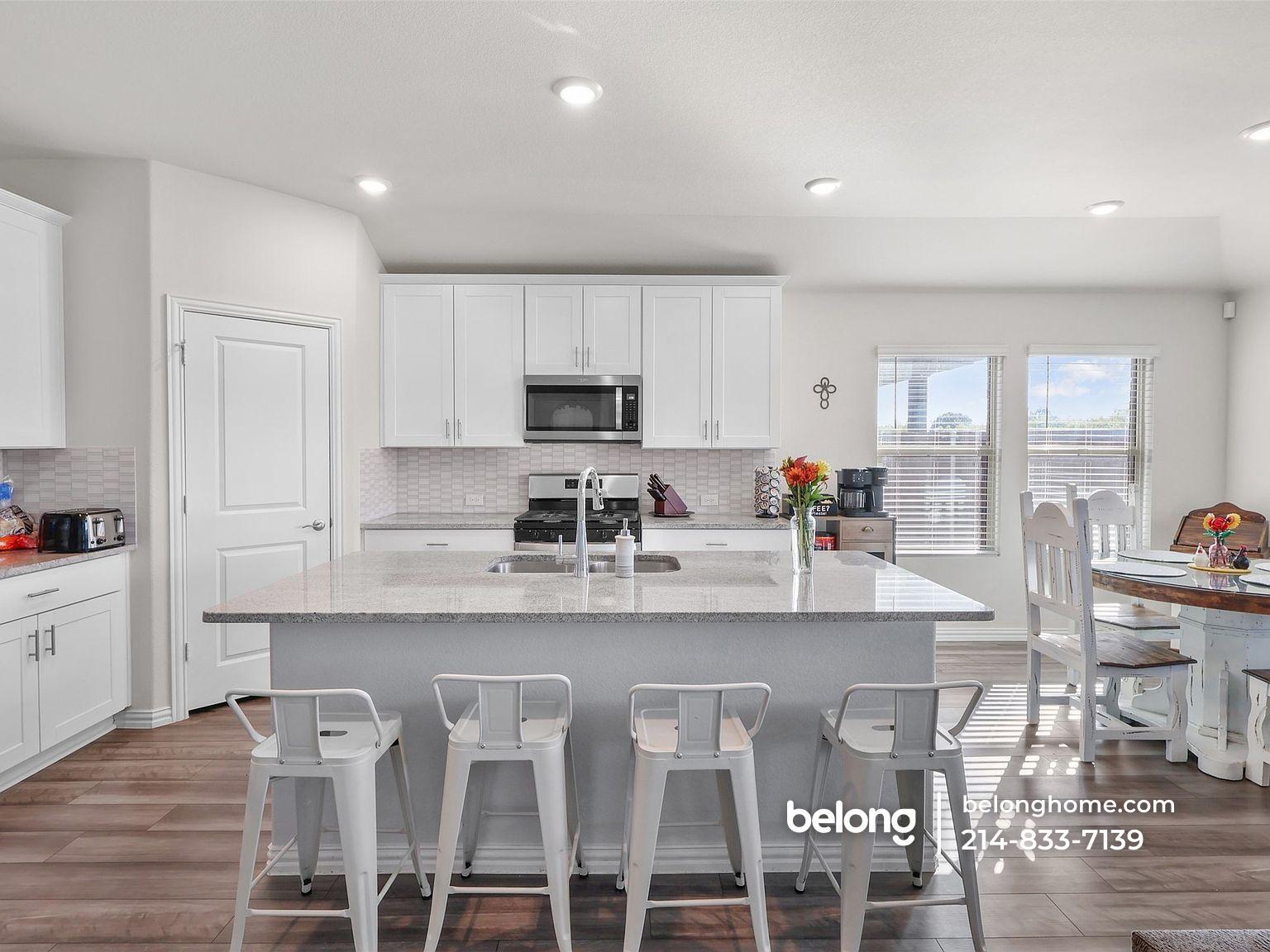 Building Photo - 3505 Kingsview Dr
