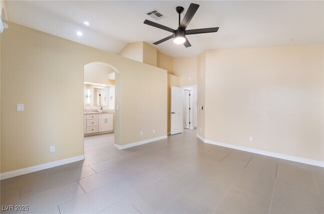 Building Photo - 9216 Sun Rose Ave