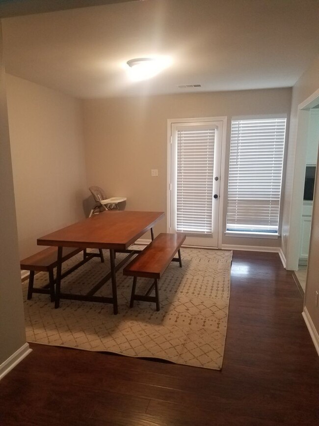 Building Photo - 2 Bed 2.5 Bath in Alpharetta!