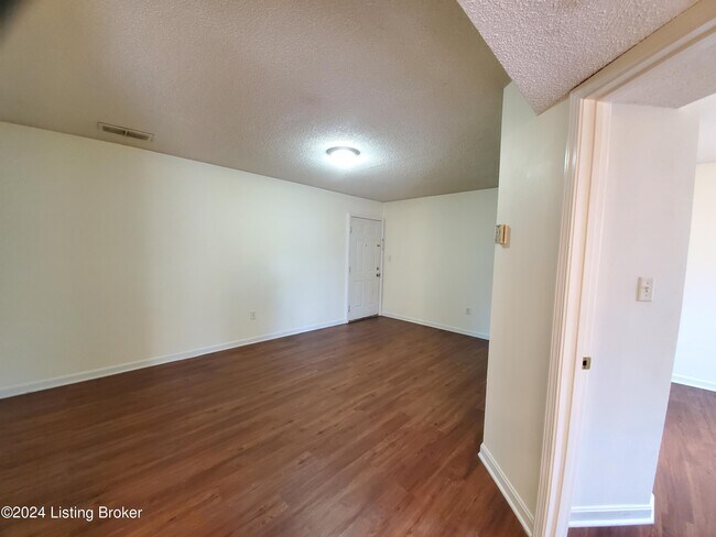 Building Photo - 6418 Venango Dr
