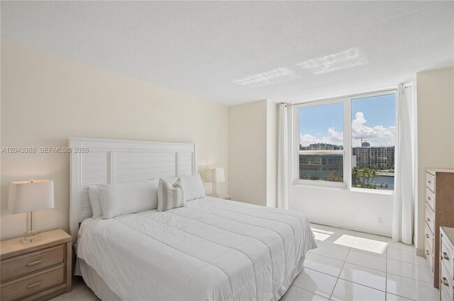 Building Photo - 3505 S Ocean Dr