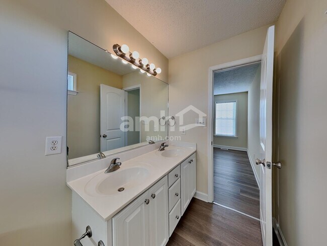 Building Photo - 5073 Natalie Temple Ln