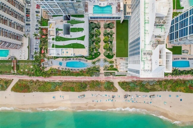 Primary Photo - 6899 Collins Ave