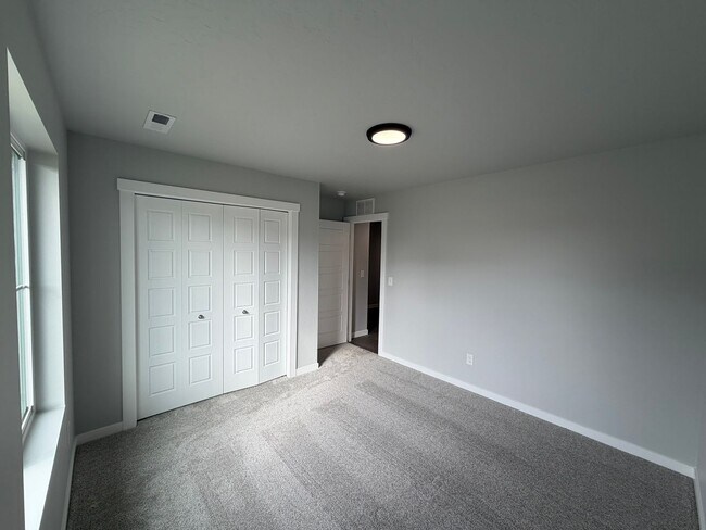 Building Photo - Move-In Special! Brand new 3 bed 2 bath home with bonus room, located in Meridian just off McMill...