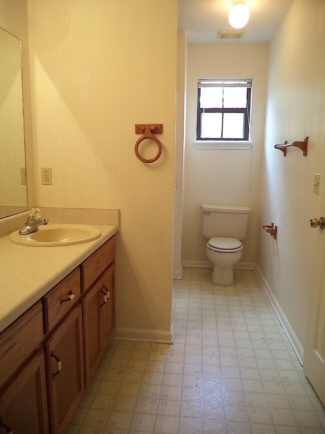 Building Photo - Hidden Lake Acres