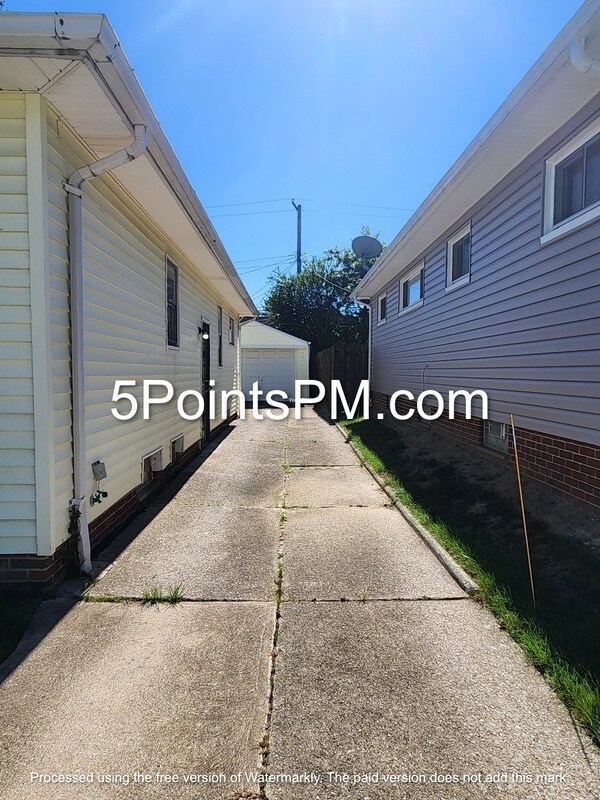 Building Photo - 18312 Hazelwood Ave