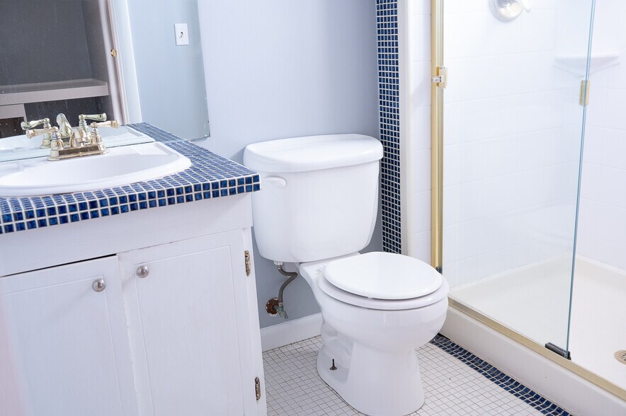 Building Photo - 10737 Silverbrook Dr