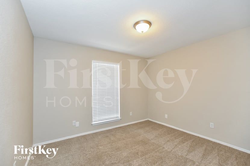 Building Photo - 1519 Cedarcrest Cir