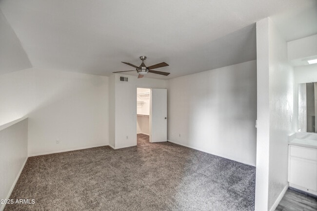 Building Photo - 4850 E Desert Cove Ave