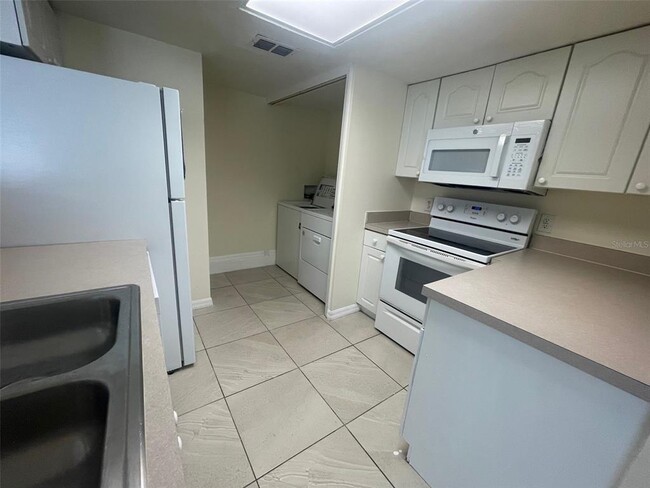 Building Photo - 659 Caribbean Dr