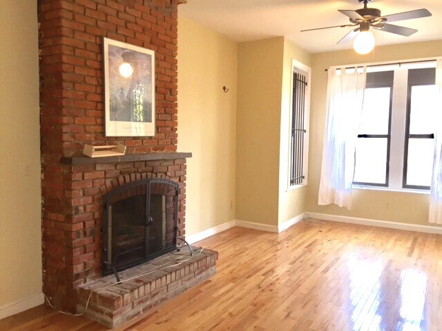 Building Photo - 329 E St SE