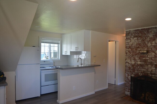 Building Photo - Charming Duplex in Prime Ballard-Fremont Location