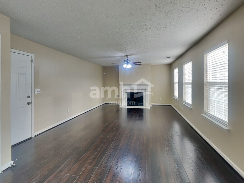 Building Photo - 450 Crested View Dr