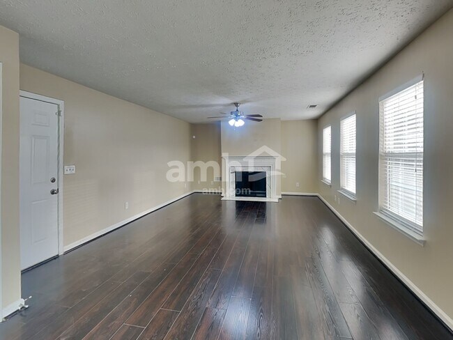 Building Photo - 450 Crested View Dr