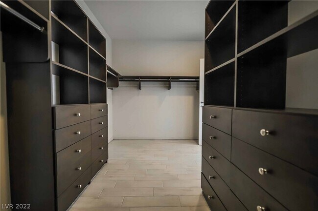 Building Photo - 900 S Las Vegas Blvd