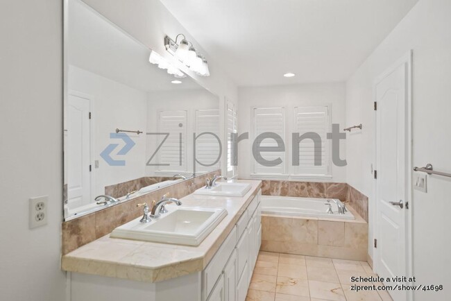 Building Photo - 742 Creekside Ct