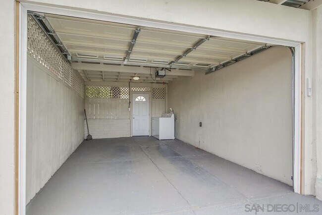 Building Photo - 129 S San Jacinto Dr