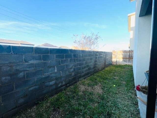 Building Photo - 204 Deer Path Lp