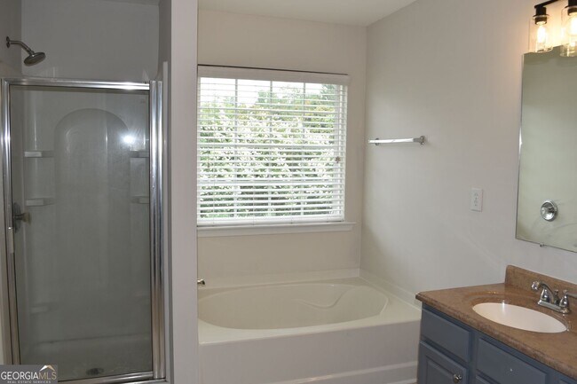 Building Photo - 556 Windstone Trail