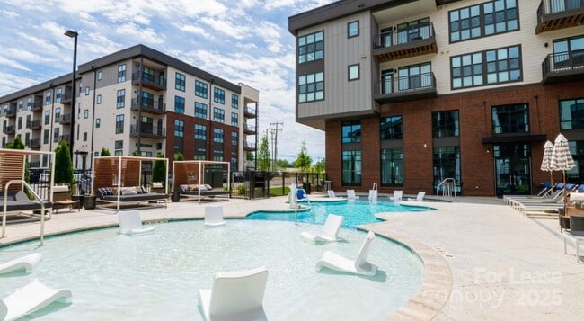 Building Photo - 704 W Tremont Ave