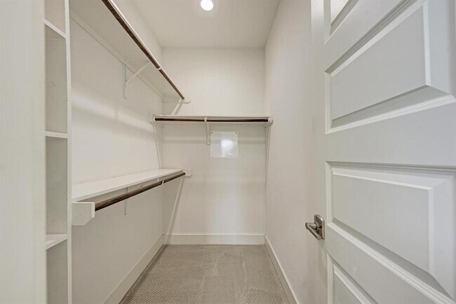 Building Photo - 1000 Taulbee Ln