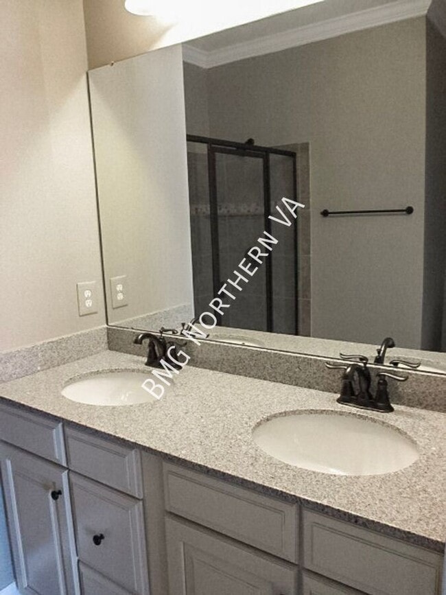 Building Photo - 24688 Hutchinson Farm Dr