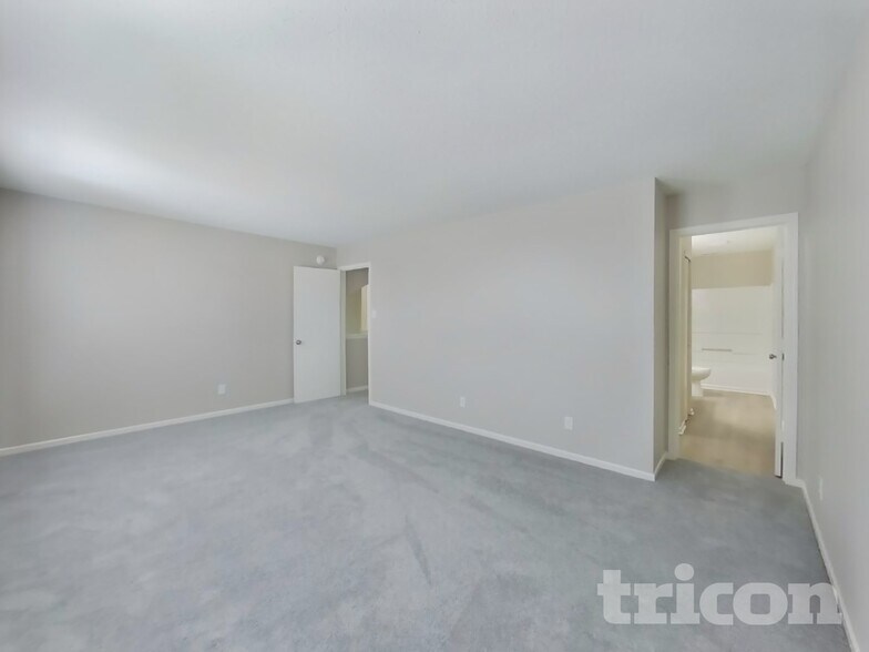 Building Photo - 2301 Harvest Moon Dr