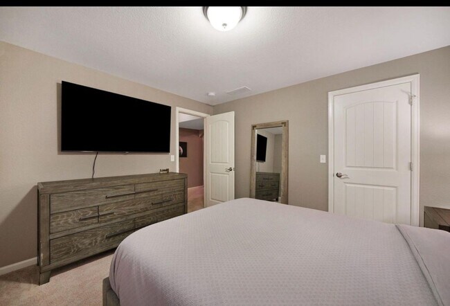 Building Photo - FULLY FURNISHED Northgate 3 Bed & Office near AFA