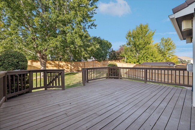 Building Photo - Wonderful 3 bedroom, 3.5 bath home in High...