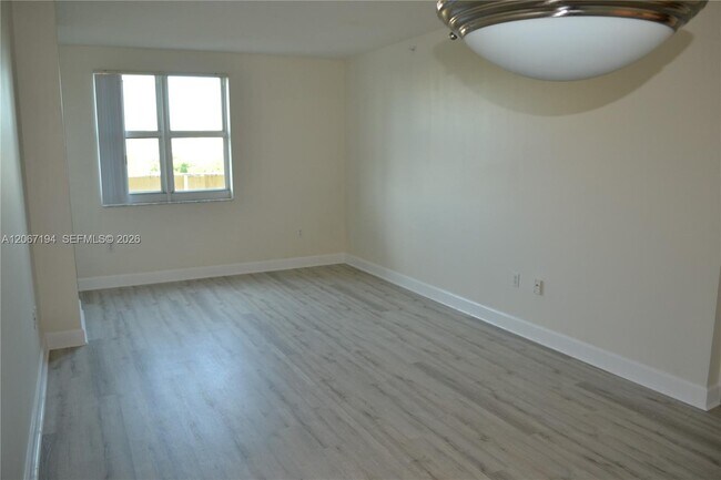 Building Photo - 50 Menores Ave