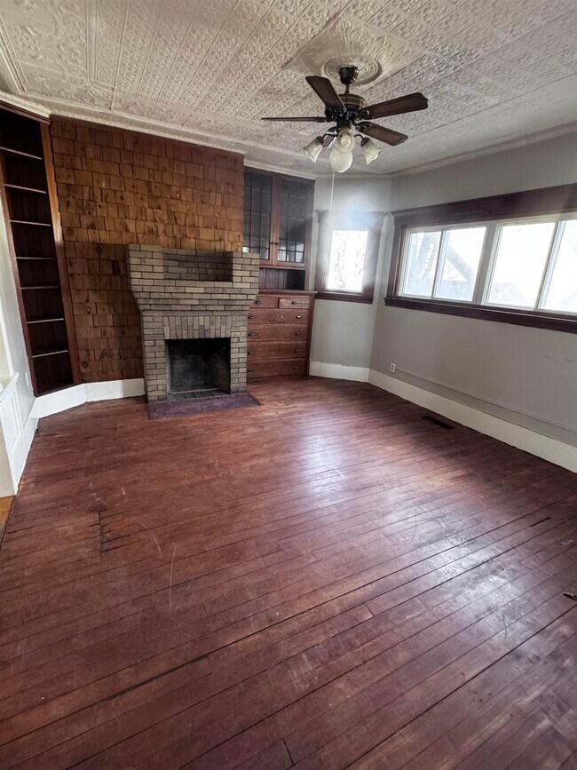 Building Photo - 220 Broad St